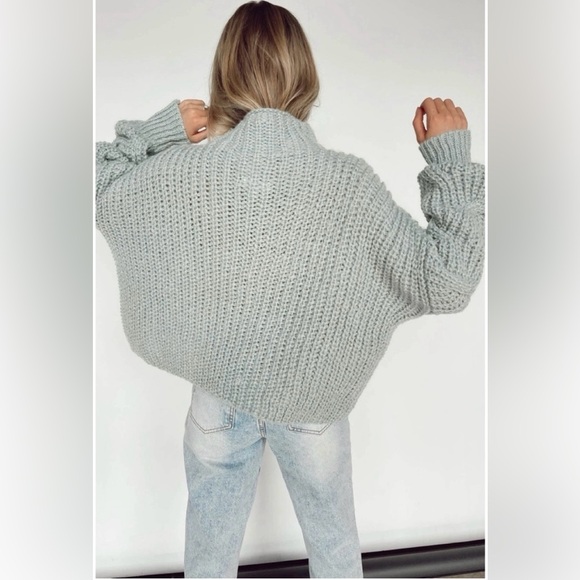 NWOT Vestique Sage-colored Sweater - Picture 5 of 5